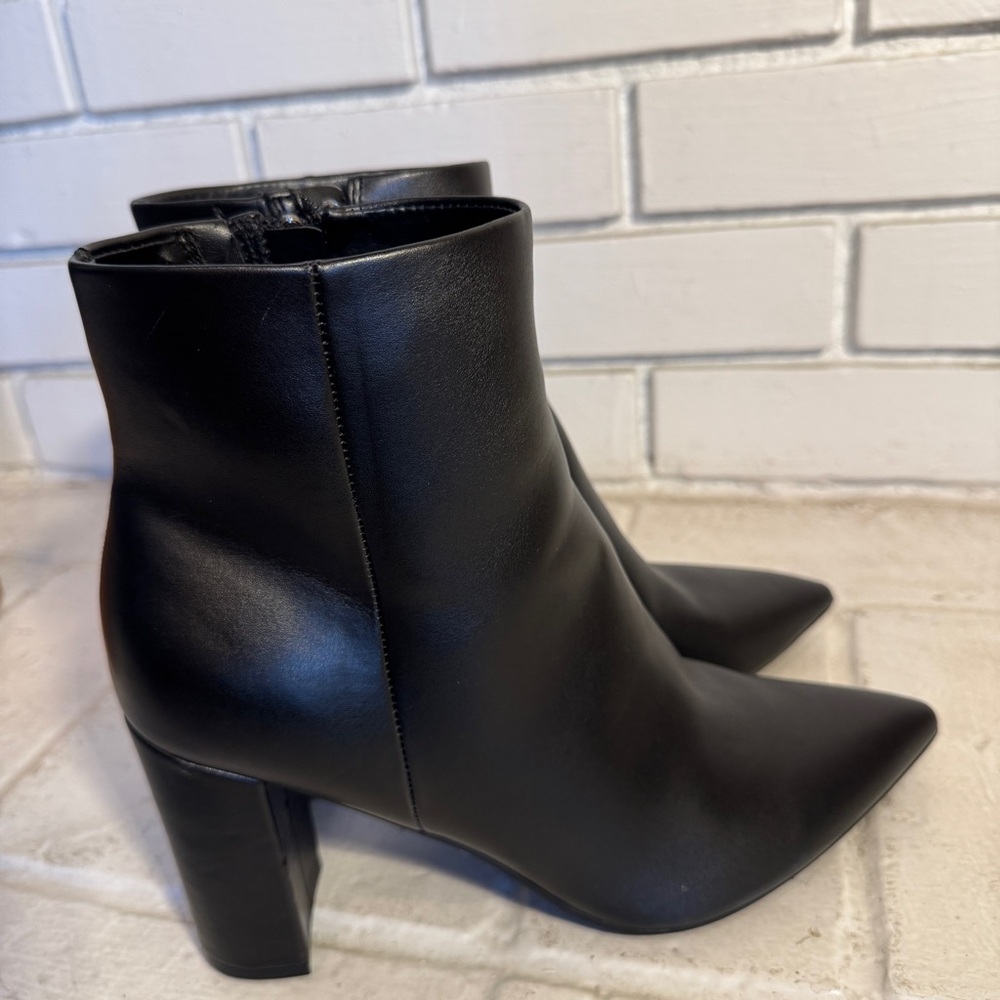 Marc Fisher Glorify Black Ankle Boots Size 10 Side Zip Vegan Leather Classic
